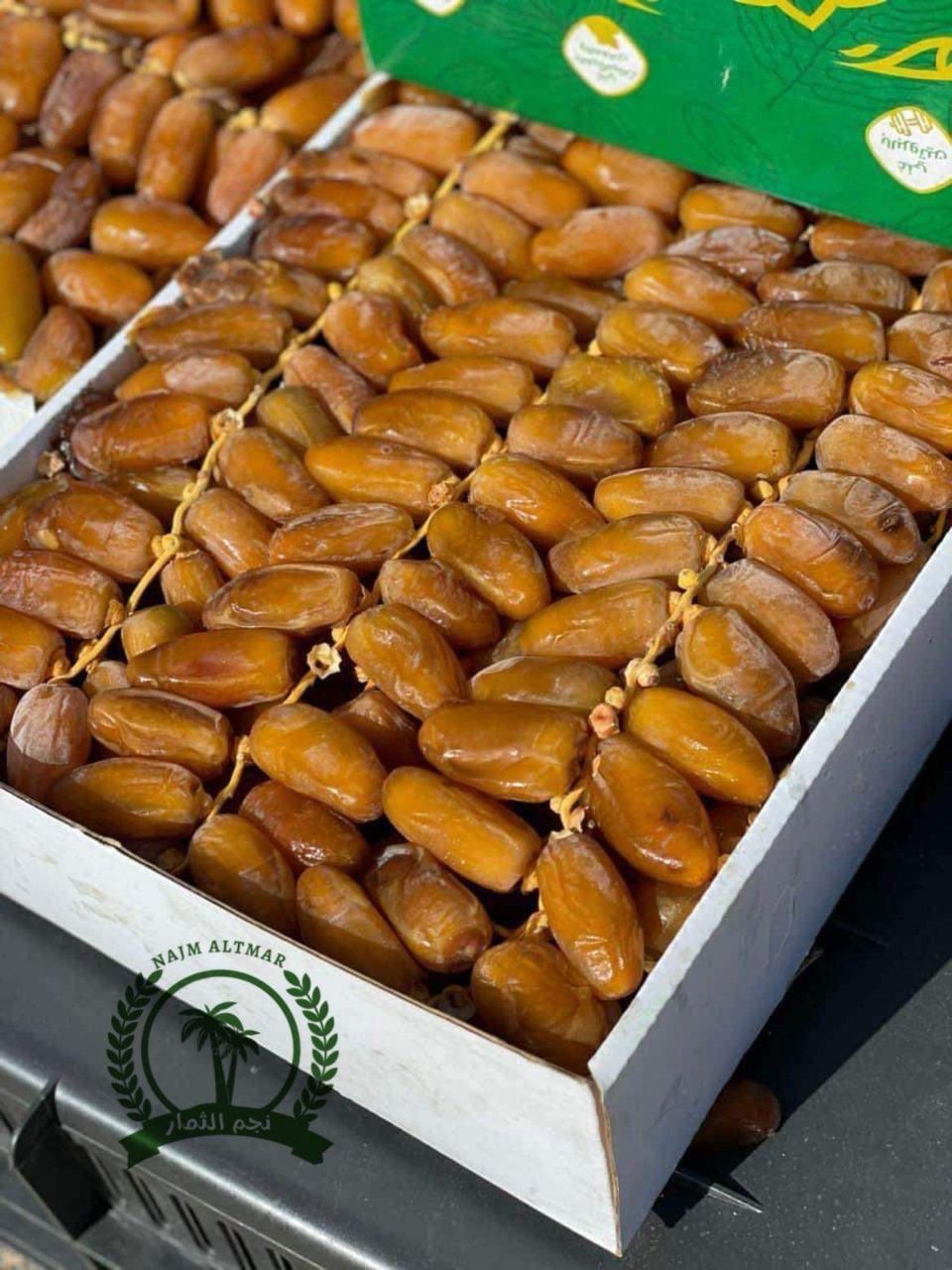 Premium Deglet Nour dates in Najm Althimar packaging